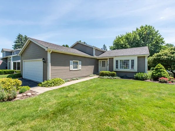 17505 W Woodland Dr, Grayslake, IL 60030