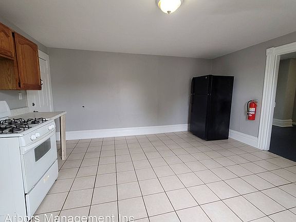 4th image of 1303 Woodland Ave #2