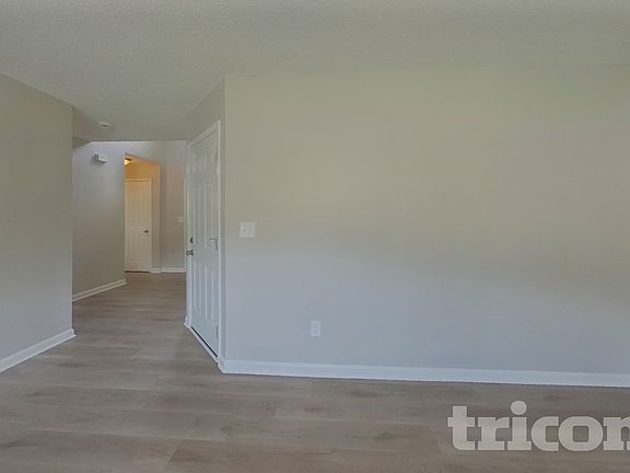 2nd image of 2104 Meadecroft Rd
