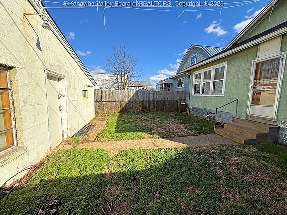 5th image of 216 Grosscup Ave
