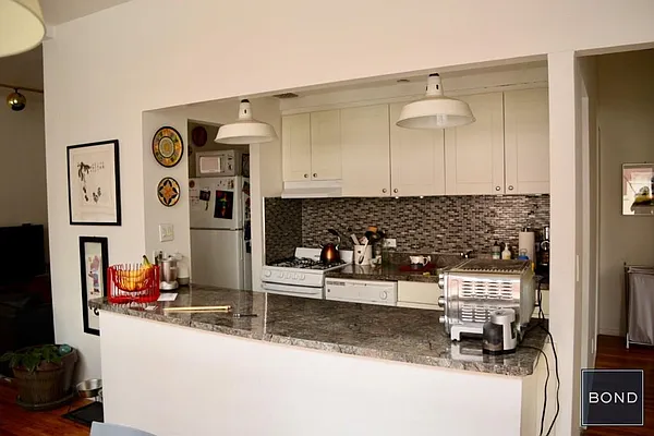 Rented by Bond New York | media 12