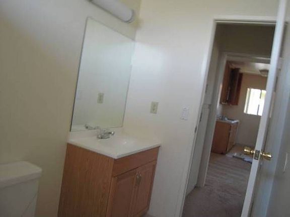 Bathroom & Hallway