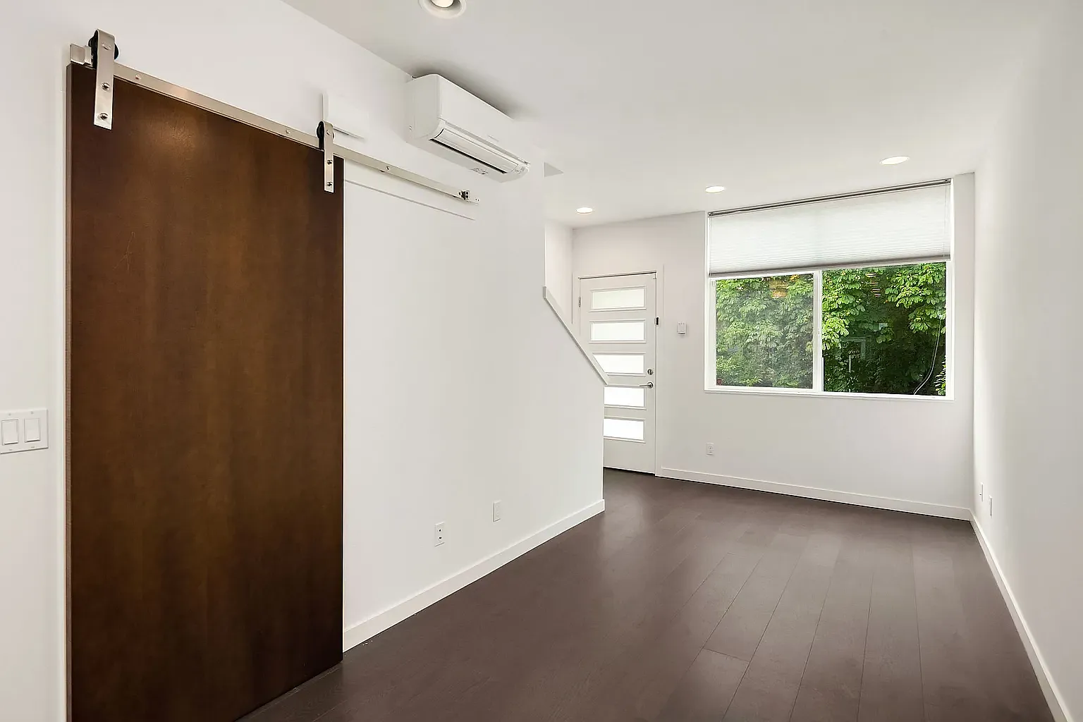 3 bed, 1350 sqft, $3,700 — Photo 2