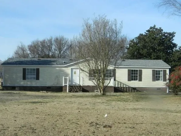 105 Falcon Dr, Pikeville, NC 27863