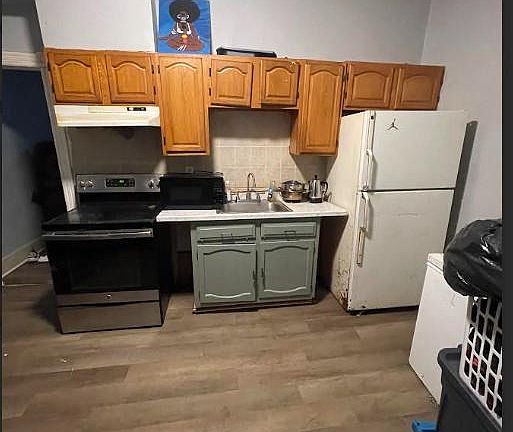 5th image of 2149 W Grange Ave