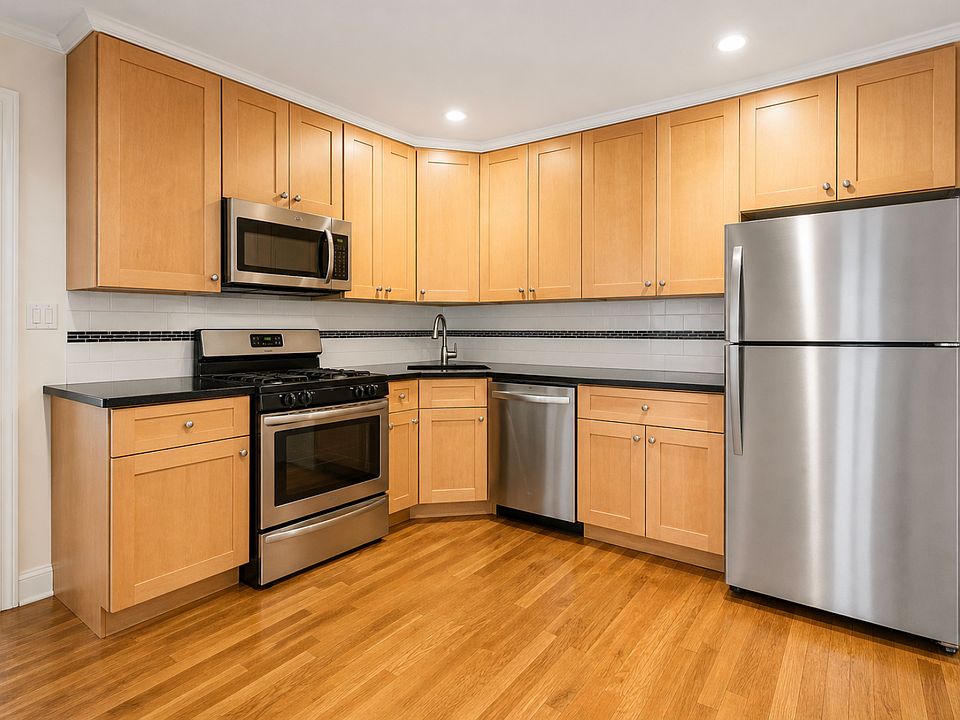 2nd image of 331 13th St APT 3R