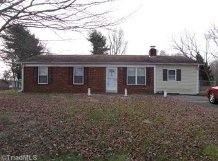 302 Ridgecrest Dr, King, NC 27021