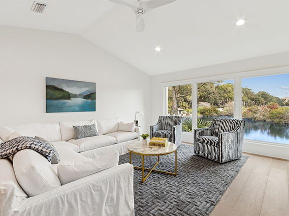 3rd image of 2411 Boxwood Ln #2411