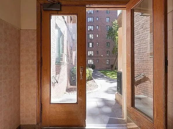1515 Metropolitan Ave APT 6F, Bronx, NY 10462