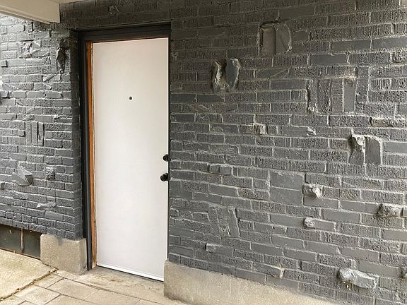 3rd image of 624 E Washington Ave
