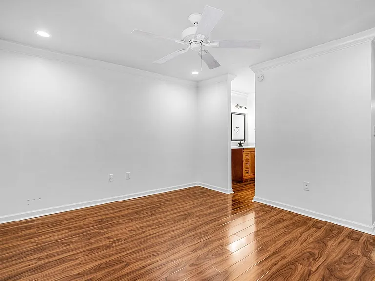 925 Cleveland St #19 — Photo 12