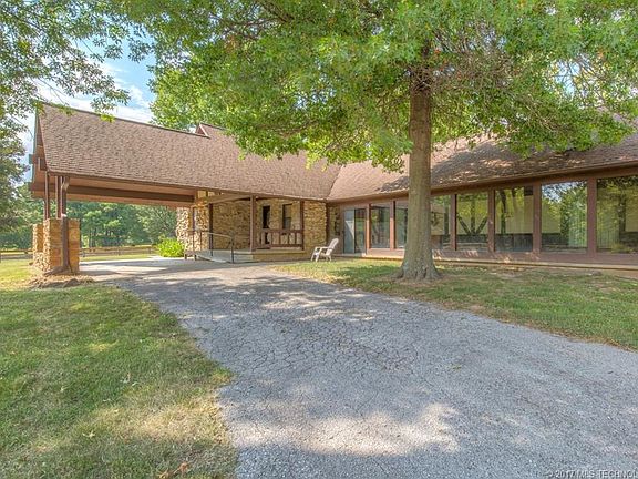 3rd image of 17961 Oaklawn Dr