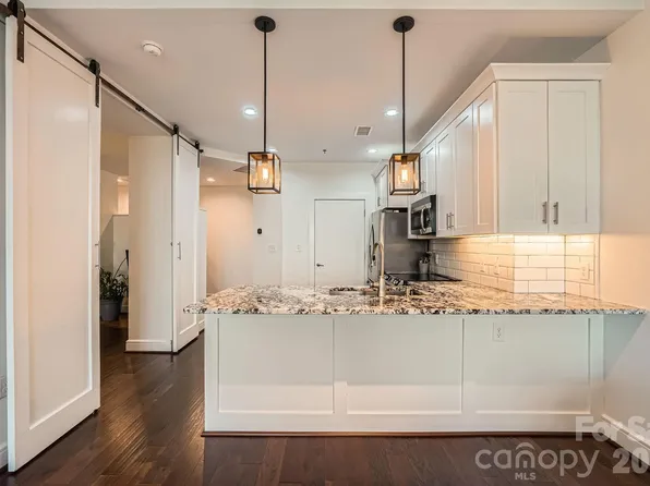 333 W Trade St Unit 2002, Charlotte, NC 28202