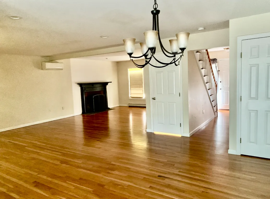 4 bed, 2.5 bath, 2604 sqft, $4,500 — Photo 3
