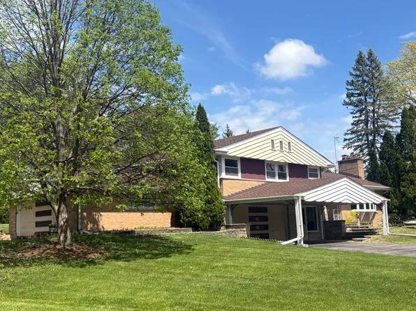 129 Roth Ave, Barrington, IL 60010