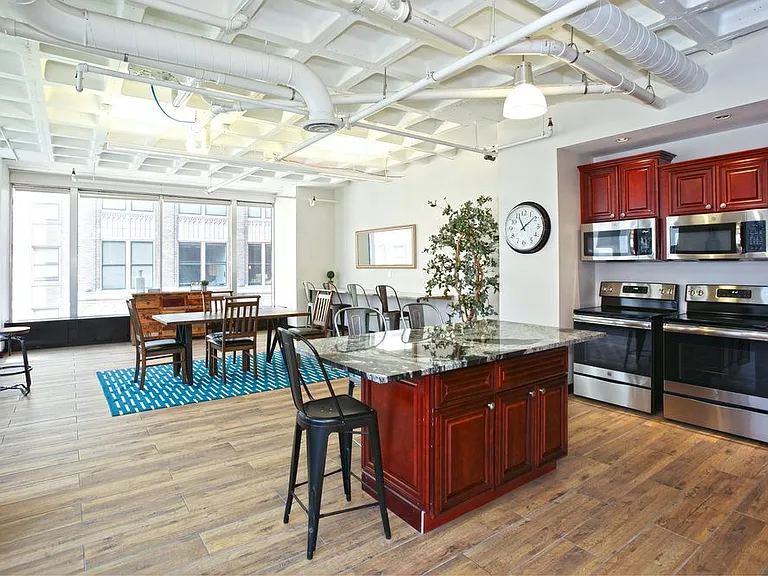 Gallery 720 — Photo 13