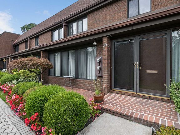 3rd image of 39 Acorn Ponds Dr #347