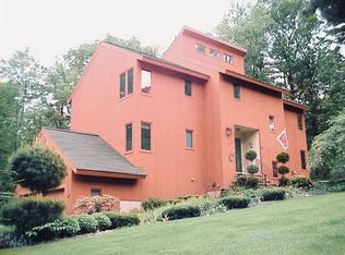 19 Stonehedge Rd, Bellingham, MA 02019