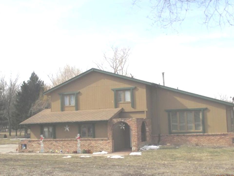 True 4 Bedroom TriLevel on More Than An Acre