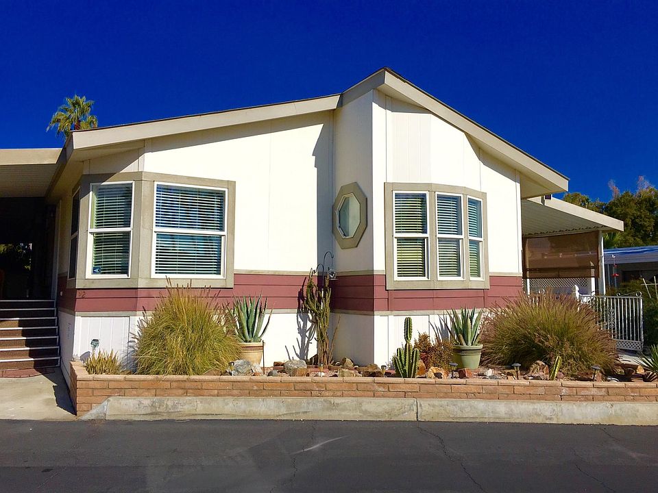 92 Desert Rose Front of house
