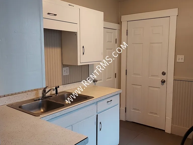 420 SW Lincoln St — Photo 6