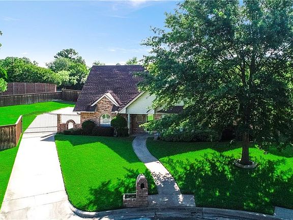 3rd image of 2201 Oak Forest Ct