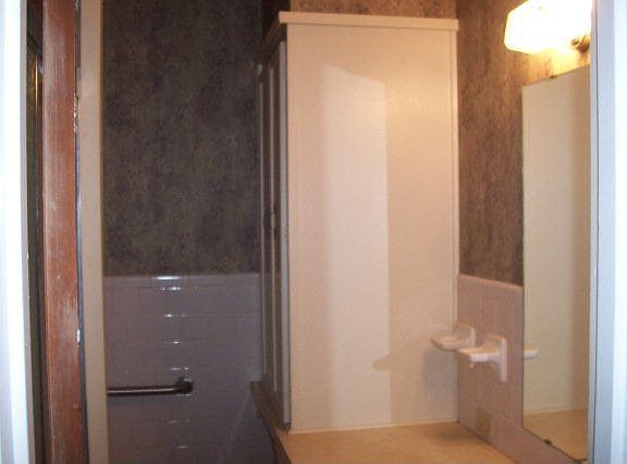 5th image of 200 Larkspur Ln