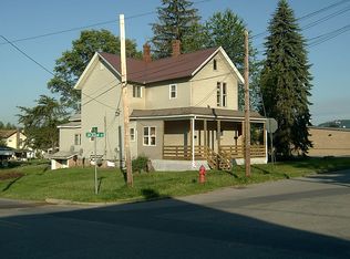 939 & 1/2 Jackson St, Reynoldsville, PA 15851