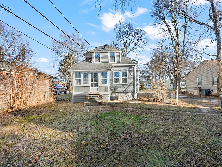 428 Bauman Ave — Photo 3