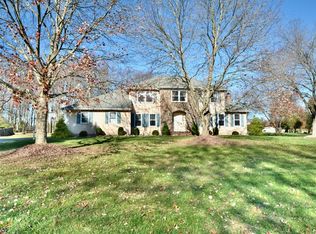 1040 Hillcrest Dr, Branchburg, NJ 08853