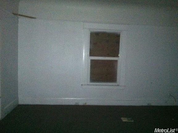 5th image of 631 E Fremont St