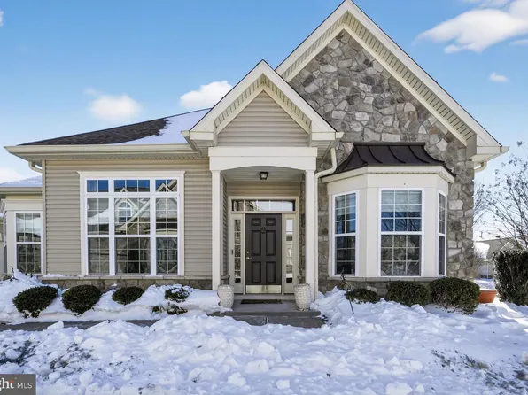 284 Willow Dr, Newtown, PA 18940