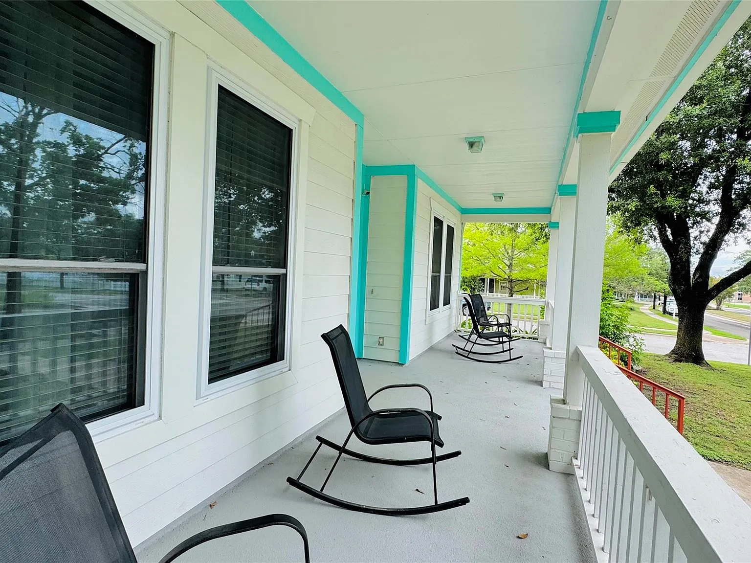 4 bed, 2.5 bath, 2298 sqft, $2,595 — Photo 3