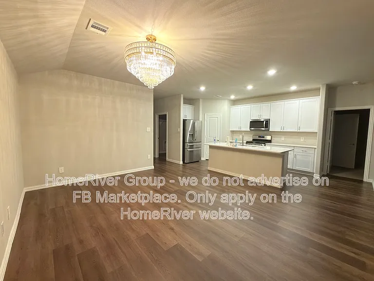 2385 Aspen Hill Dr — Photo 2