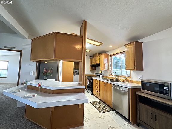 4th image of 16500 SE 1st St Unit 136