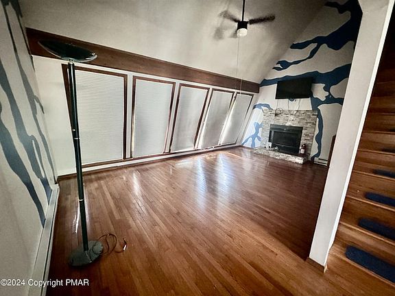 3rd image of 2111 Rosemont Dr