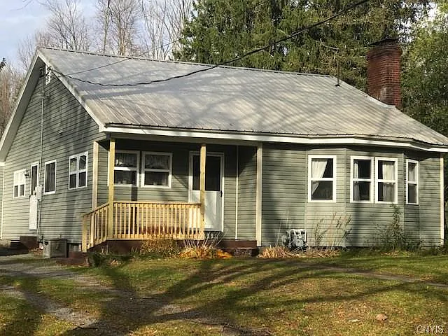 208 Salisbury St photo 1