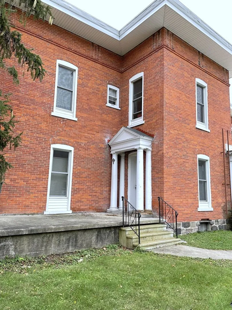 Building Photo - 203 S 6th St #2