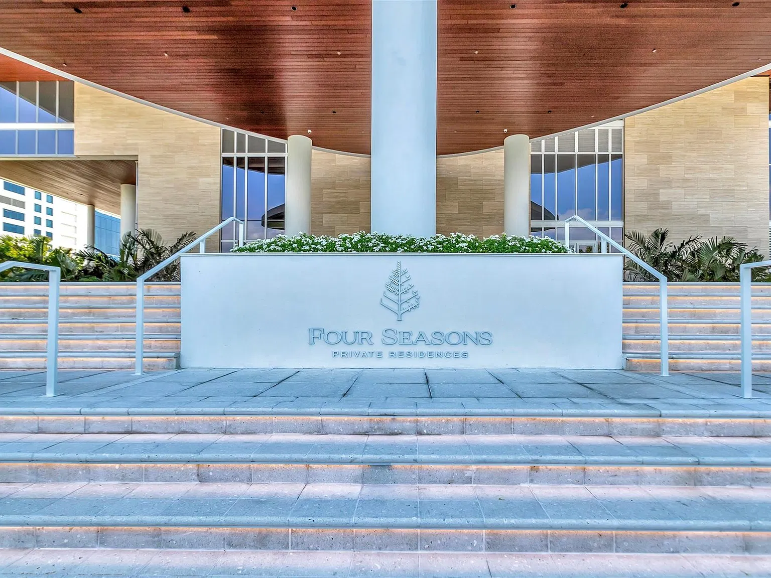Four Seasons — Photo 3