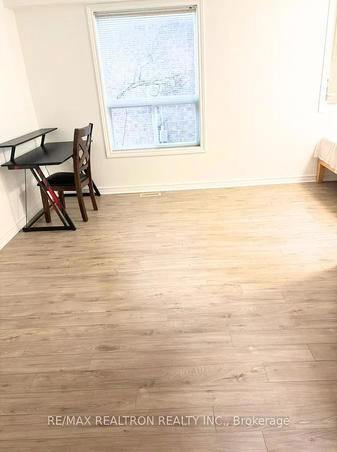6 bed, $1,000 — Photo 1