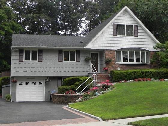 1st image of 100 Boxwood Dr