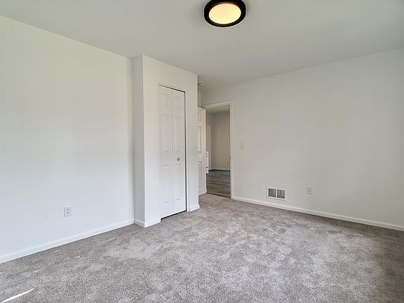 5th image of 247 E Fremont St #1
