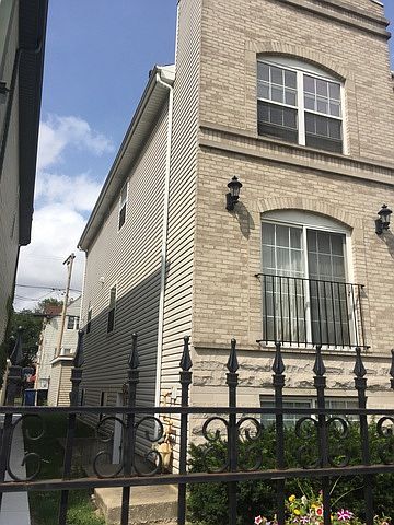 2nd image of 2904 N Lowell Ave