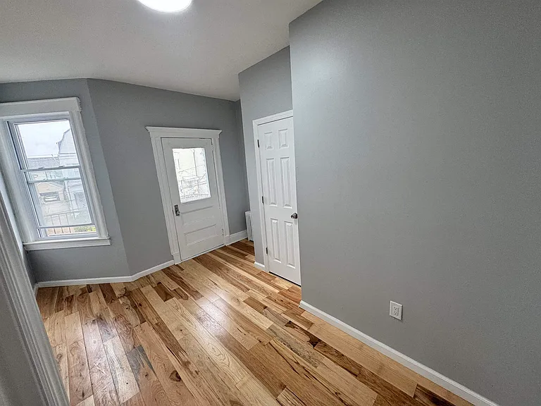 136 W 25th St #2 — Photo 13