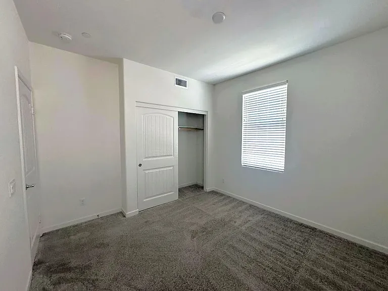 1014 W Buttercup Ln — Photo 10