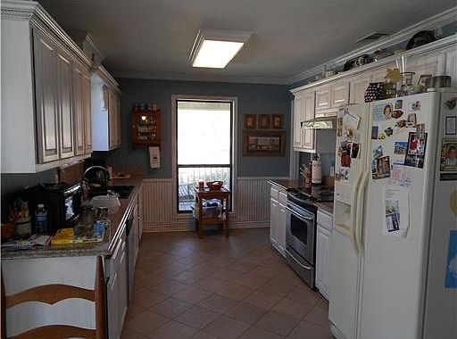 4th image of 2032 Cloverdale St