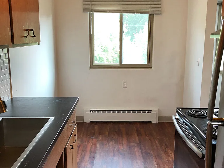 Carroll Court Apartments — Photo 38
