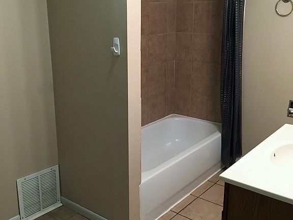 Master bathroom with ceramic tile