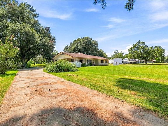 3rd image of 550 Cocoville Rd