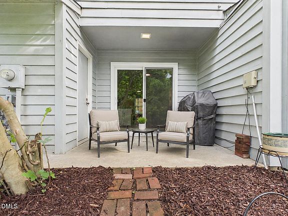 5th image of 110 Friar Ln